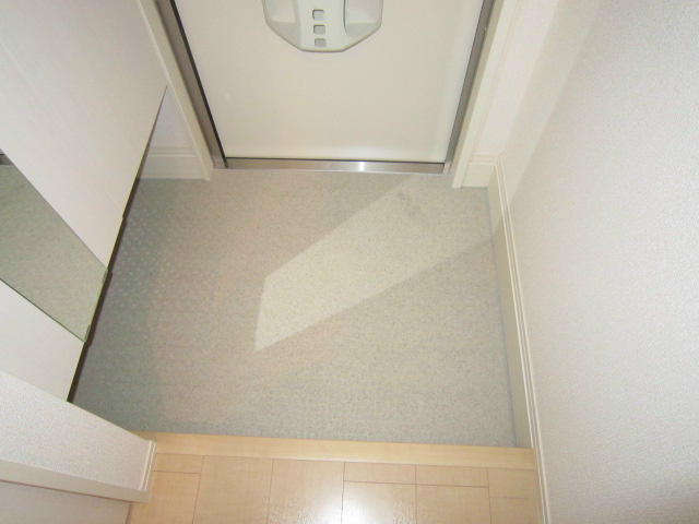 ユニヴェール　C 玄関