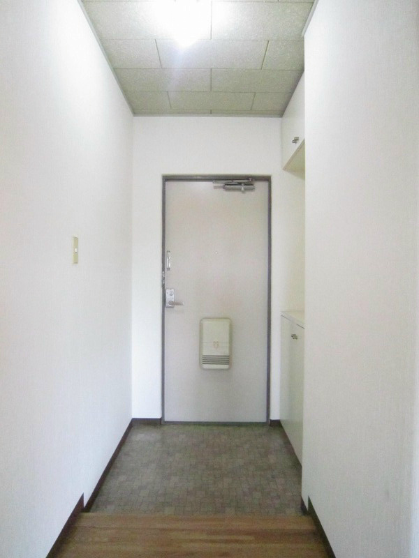 リヴェール鶴嶺 玄関