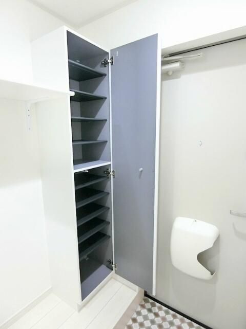 ハーミットクラブハウス戸塚Ⅳ 玄関