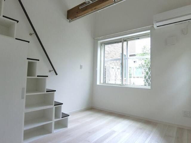 ハーミットクラブハウス戸塚Ⅳ リビング