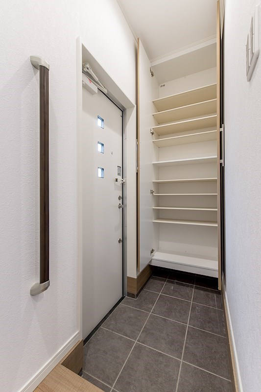 弥勒寺1丁目戸建 玄関