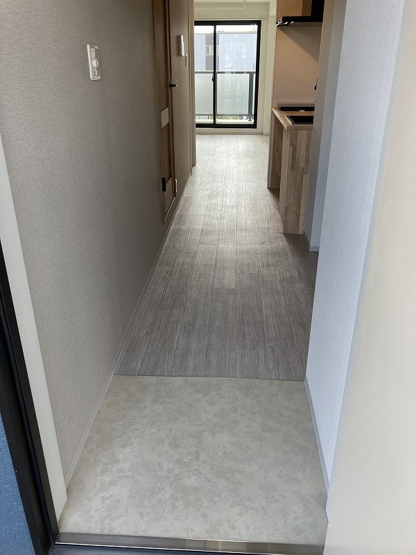 カレッジヒルズE 玄関
