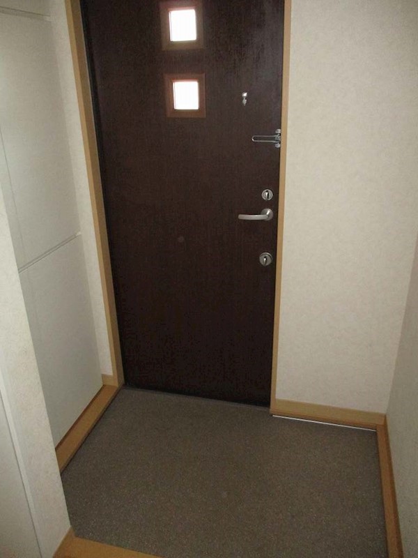 リヴィエール旭町 玄関