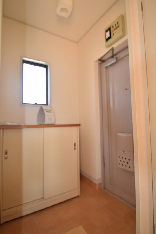 アムス厚木 玄関