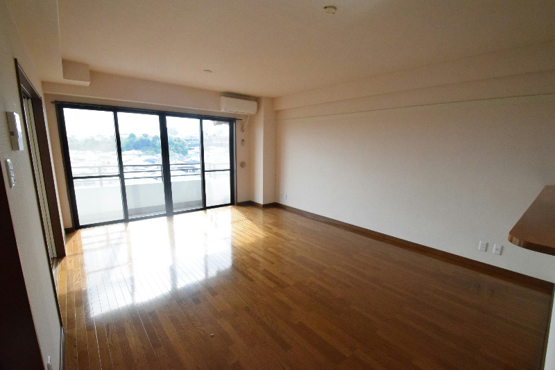 アトラクトマンショントムロ リビング