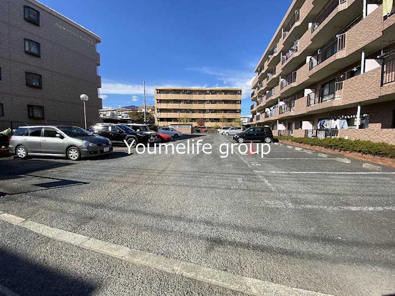 プリメール伊勢原 駐車場