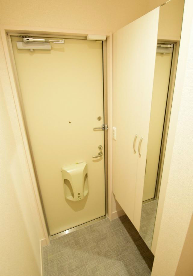 ヴィルヌーヴ　B棟 玄関