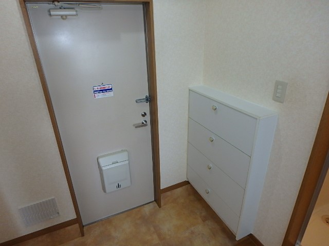 ドミール五番館 玄関