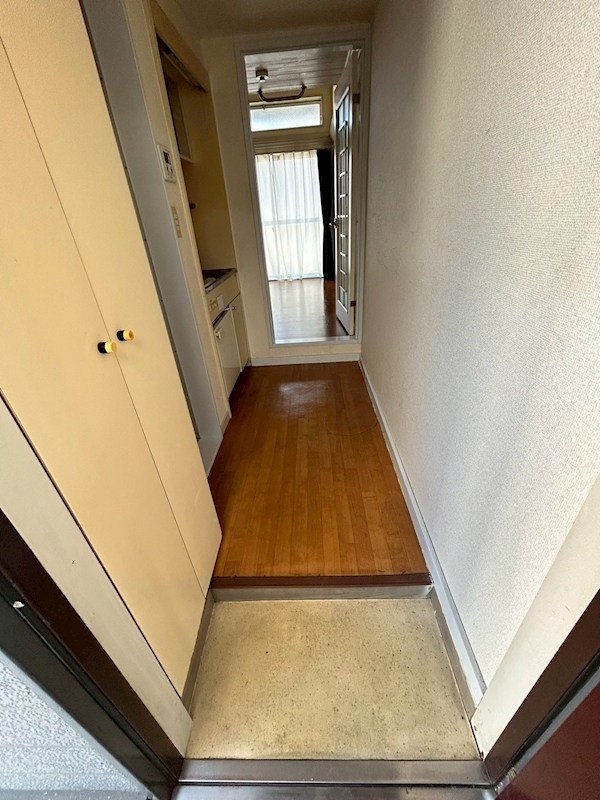 ロイヤル鴨宮 玄関