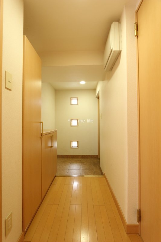 ラトゥール　レジュモー 玄関