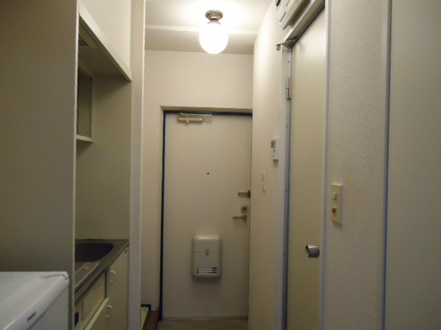 ライン六会マンション 玄関