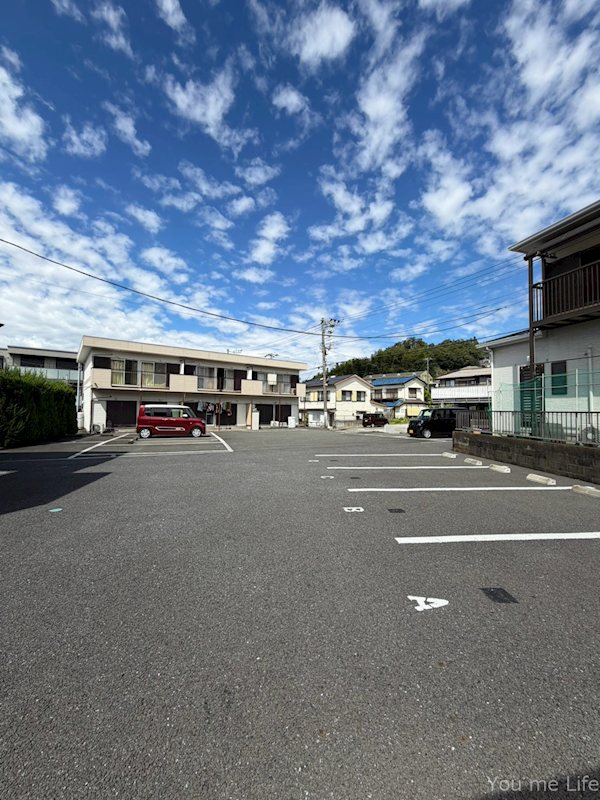 コンフォール　メゾン 駐車場