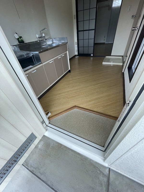 クレスト東海 玄関