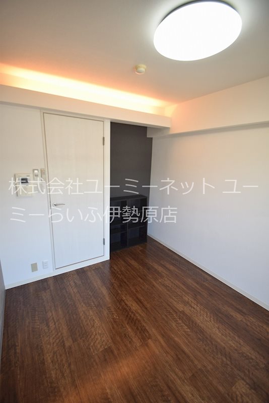クリオ愛甲石田壱番館 リビング