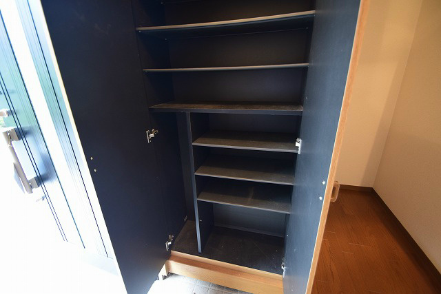 アルファタウン西田原　B 玄関