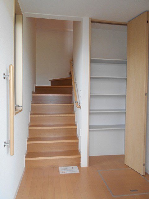 若宮ハイツ坂下 玄関