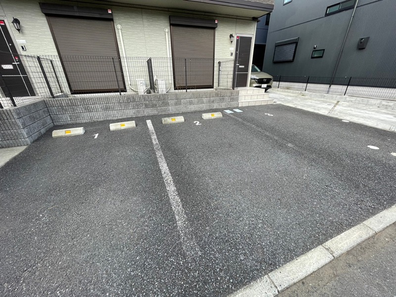 ドルチェ湘南A棟 駐車場
