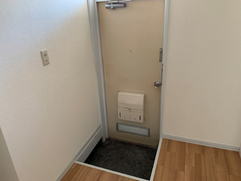 KMハイツ 玄関