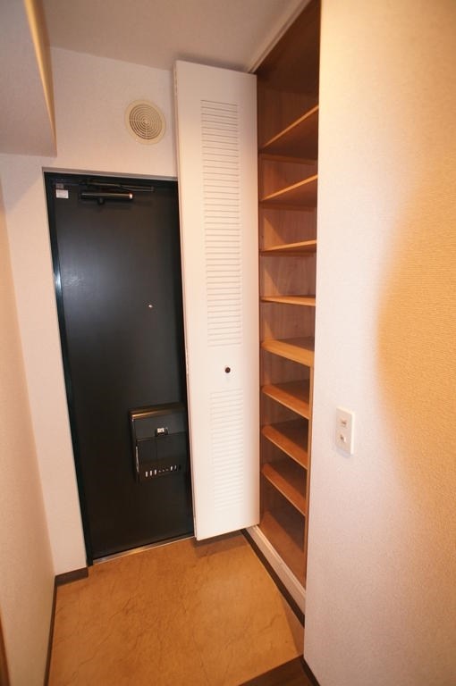 クレセール中田北 玄関