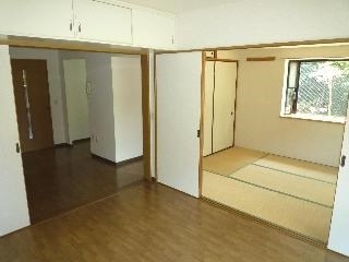 クレセール中田北 リビング