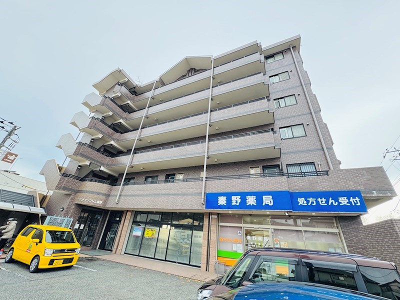 グランドエンブレム秦野 301号室 外観
