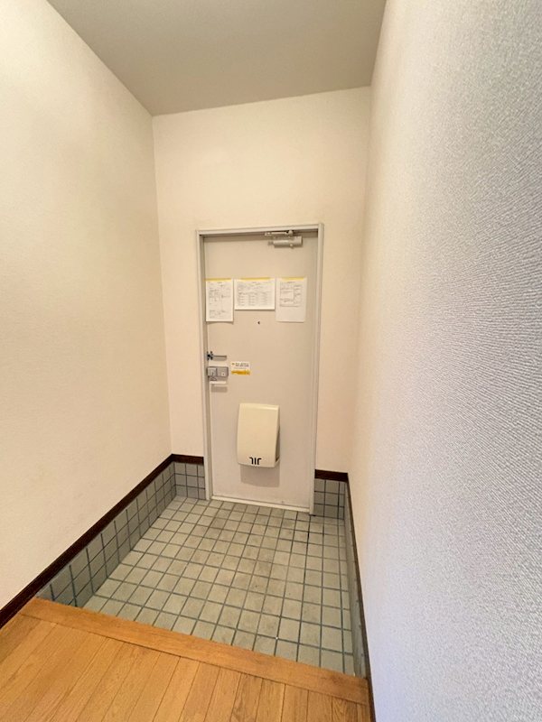 ローズガーデンD 玄関