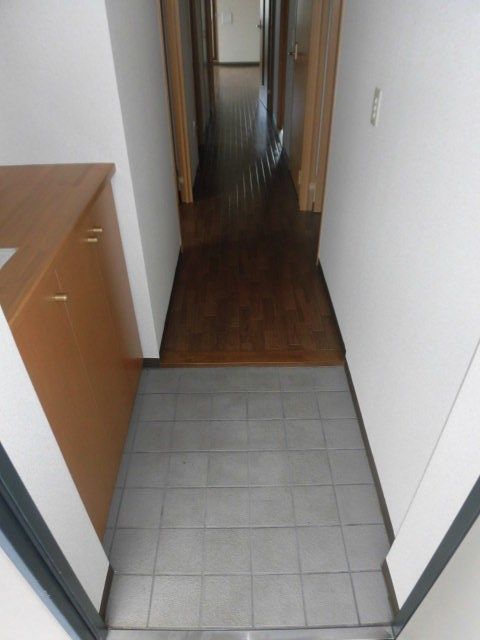 ラルジュ本郷台 玄関