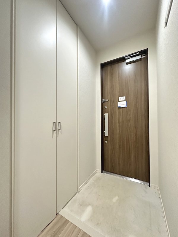 casa栄 玄関