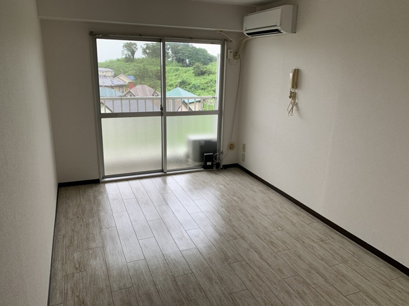 メゾン・ド・ブラン東海大学前 AB リビング