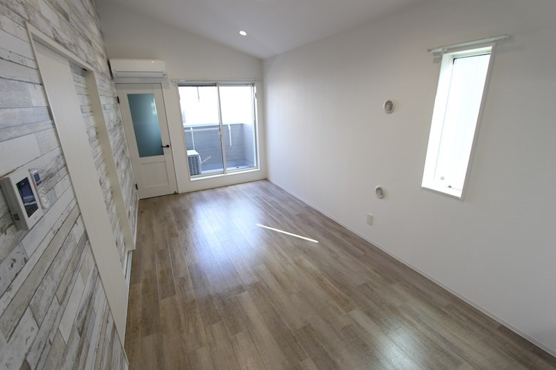 モナ・ローベル リビング