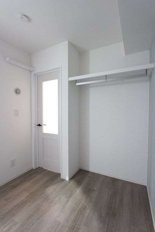 モナ・ローベル ベッドルーム