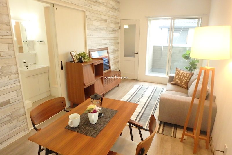 モナ・ローベル リビング