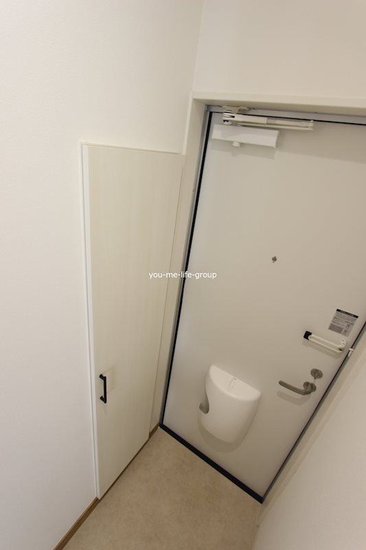 モナ・ローベル 玄関