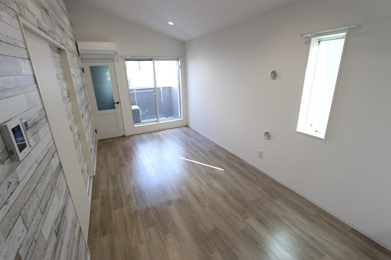 モナ・ローベル リビング