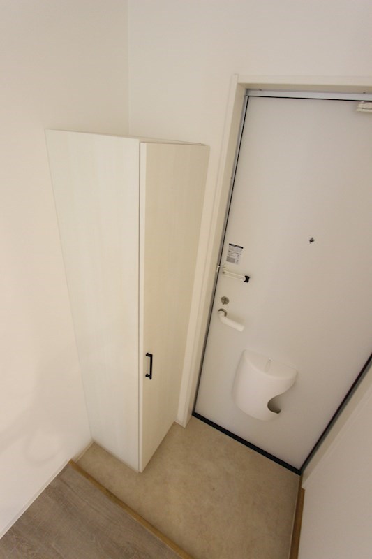 モナ・ローベル 玄関