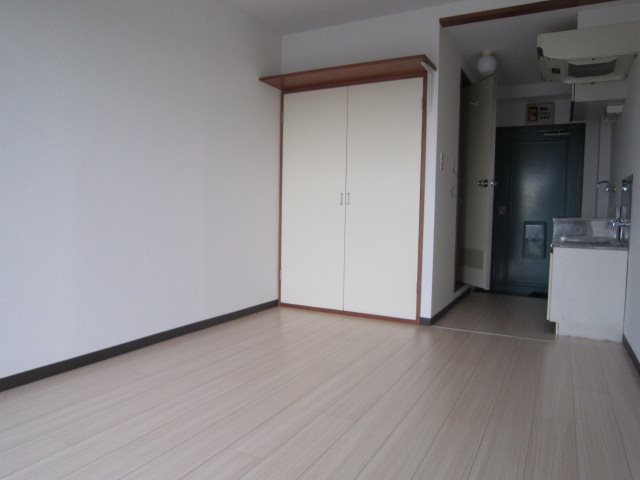 メゾン・ド・ブラン東海大学前 リビング