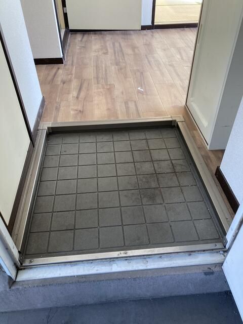 サンライフ栄B 玄関