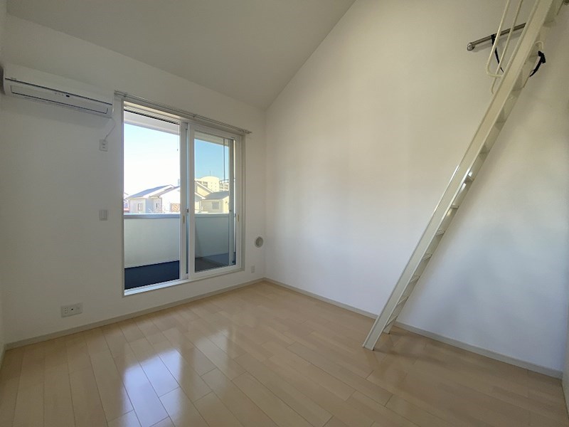 レッドロビン リビング