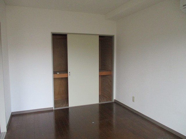 第3野本ビル ベッドルーム