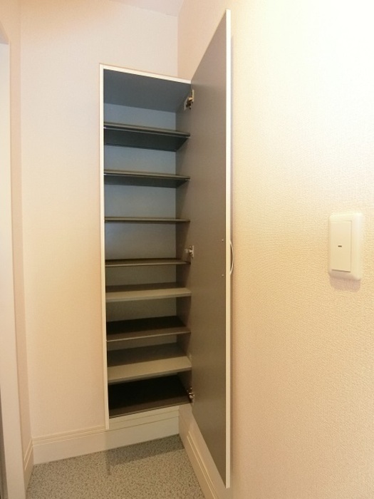 ウィステリア湘南 玄関