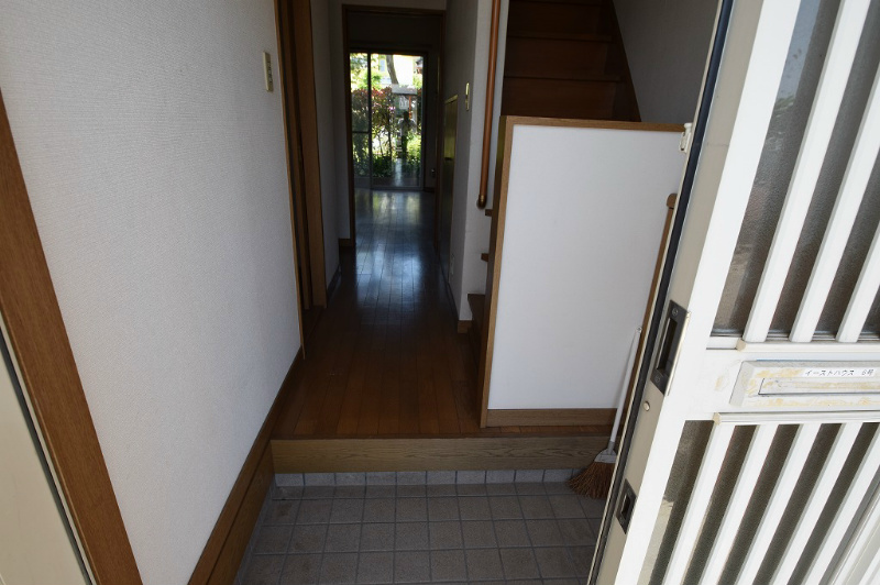イーストハウス 玄関