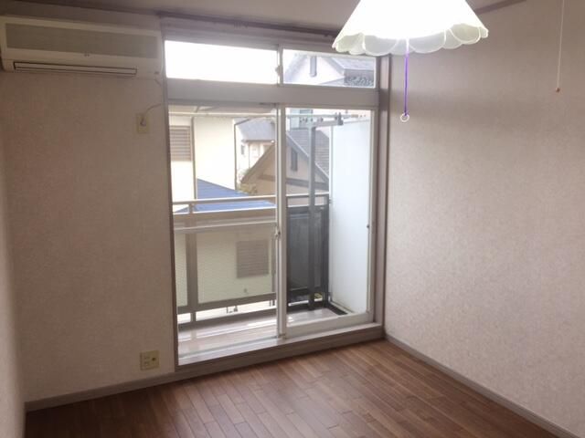 プチハイム丘 リビング