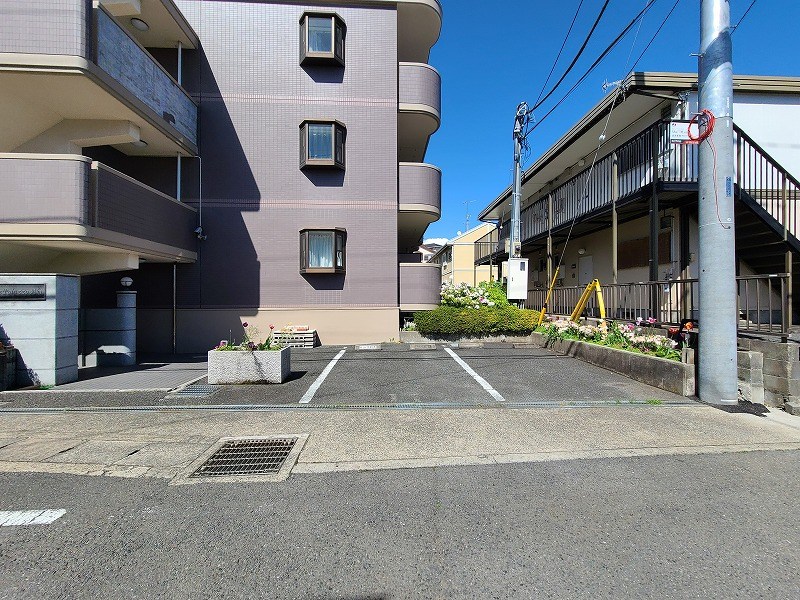 ベーネパラッツオアキ 駐車場