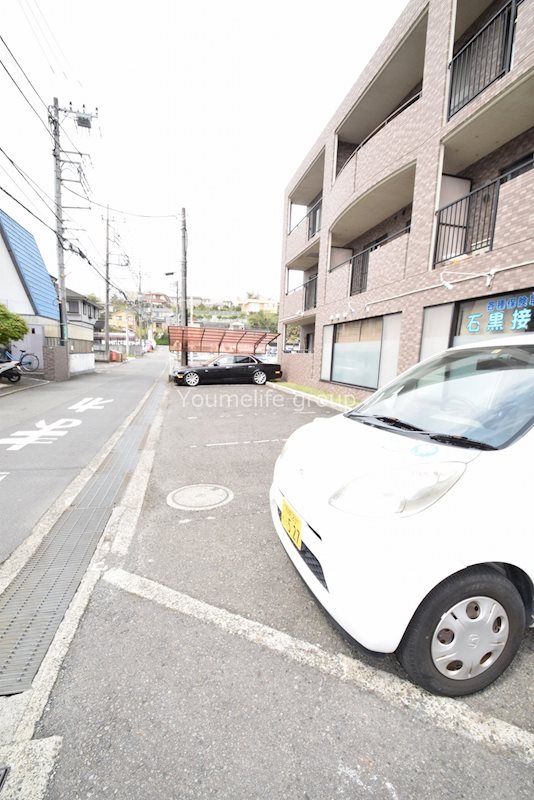 アーデルサンアイ 駐車場