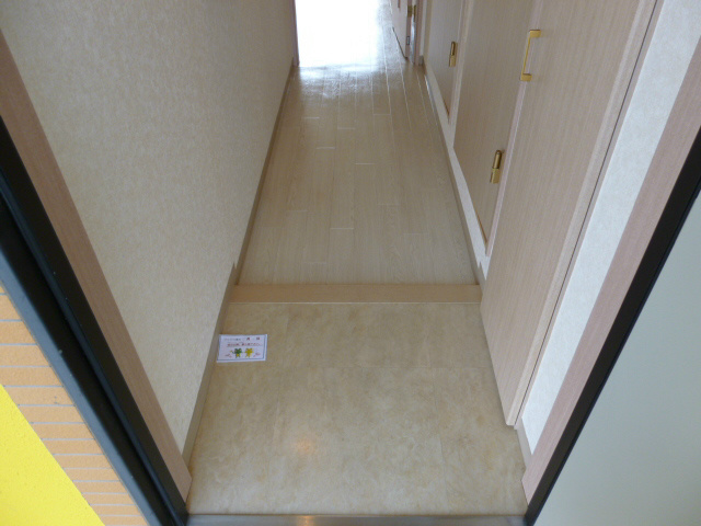 ロワジール 玄関