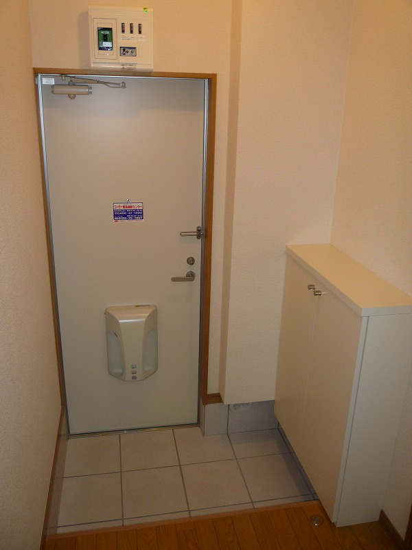 エム　カルチェ 玄関