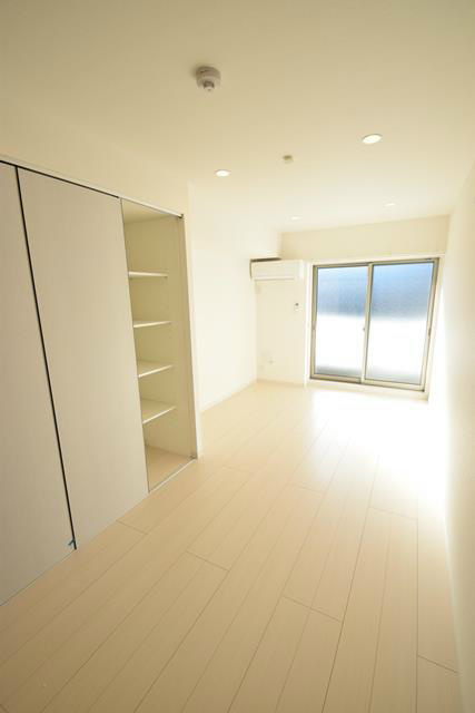 リブリ・ポピー リビング