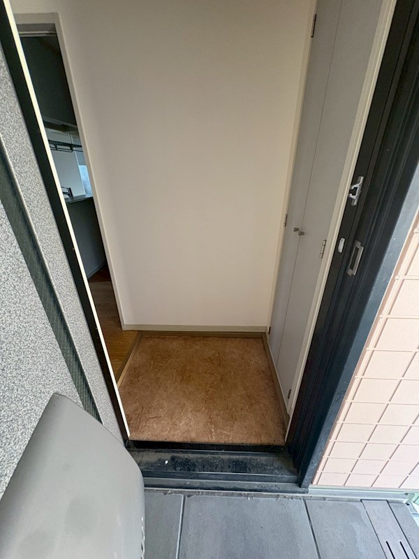 イーエムプットＢ 玄関