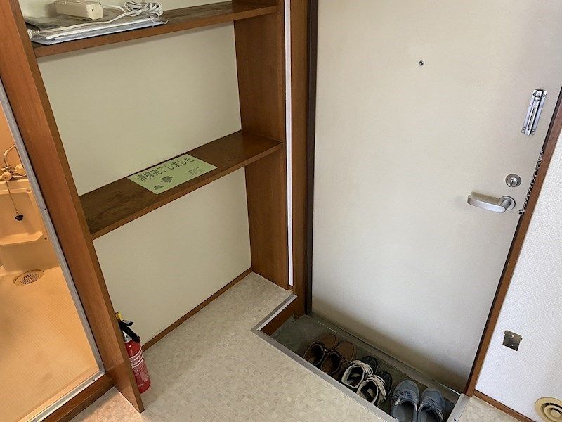 ゴッドハウス 玄関