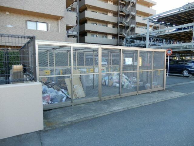 本厚木ネオハイツ元町 駐車場